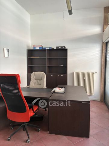 Ufficio in commerciale in Via Tommaso Salsa