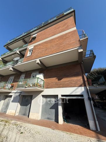 Box/posto auto in residenziale in Via Degli Aceri 8