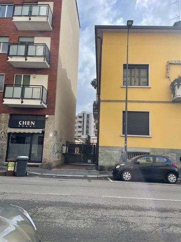 Box/posto auto in residenziale in Via Ambrogio Binda 27