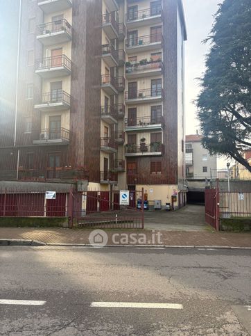 Box/posto auto in residenziale in Via Amerigo Vespucci 21