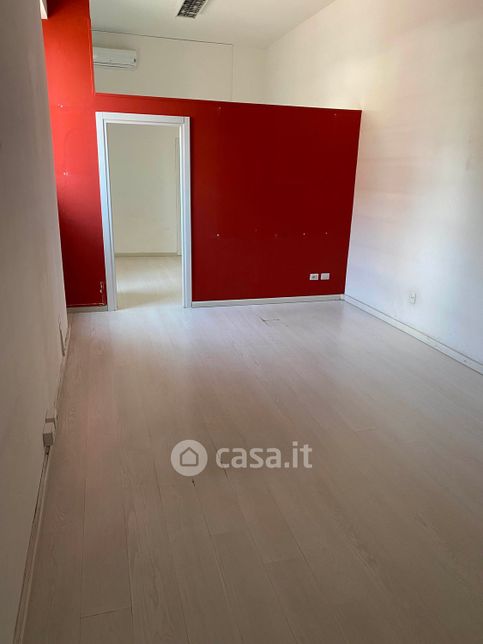 Ufficio in commerciale in Via Visconti 20