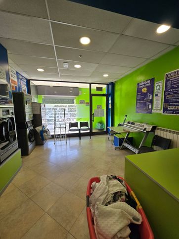 Negozio/locale commerciale in commerciale in Via A. Casati 106