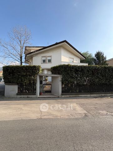 Villa in residenziale in Via Feudo