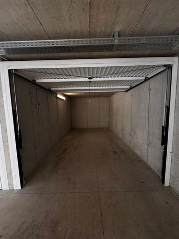 Box/posto auto in residenziale in Via Alberico da Rosciate 5