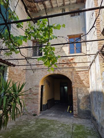 Rustico/casale in residenziale in Strada Provinciale ex Strada Statale 415 Paullese