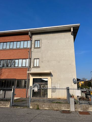 Ufficio in commerciale in Via Don Luigi Milani