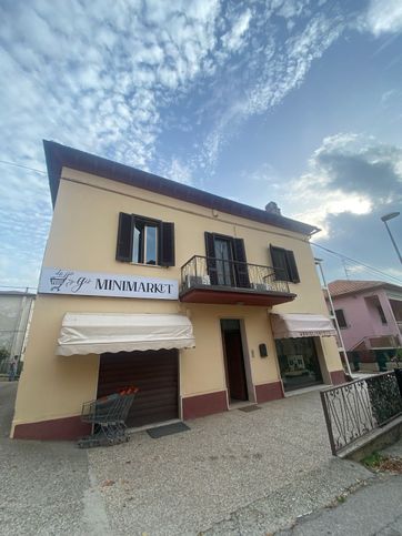 Negozio/locale commerciale in commerciale in Via Flaminia Vecchia 53