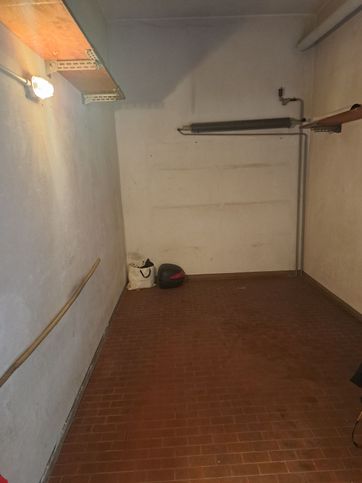 Box/posto auto in residenziale in Via Antonio Banfi 10
