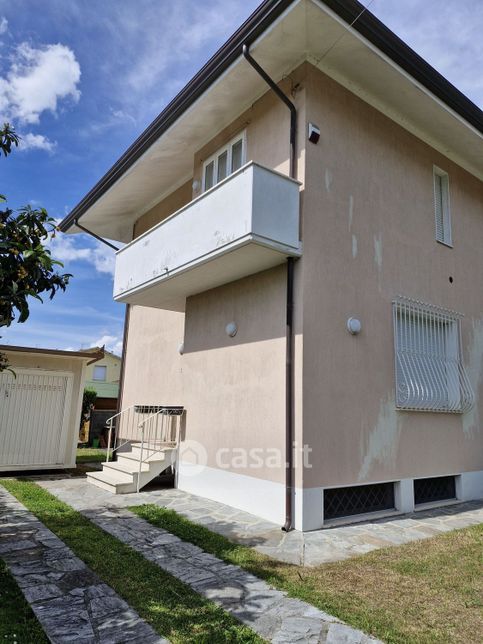 Casa bi/trifamiliare in residenziale in Via XIX Settembre 22