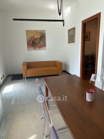 Ufficio in commerciale in Via Ciro di Pers 15