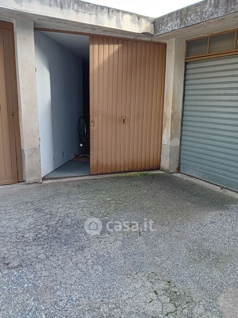 Garage/posto auto in residenziale in Viale Francesco Fasano 57