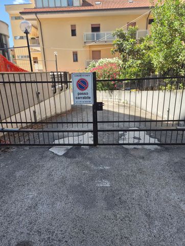 Box/posto auto in residenziale in Via Colonnetta 40