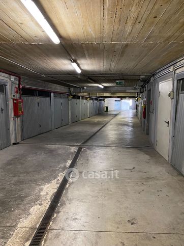 Box/posto auto in residenziale in Via Pietro Mascagni 201