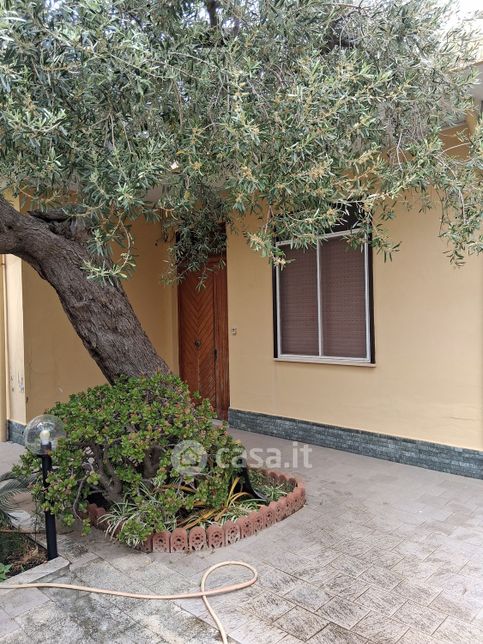 Villa in residenziale in Via Campi 18