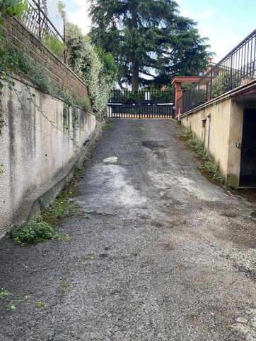Box/posto auto in residenziale in Via Eugenio Fava 20