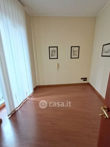 Ufficio in commerciale in Via Francesco Spasari