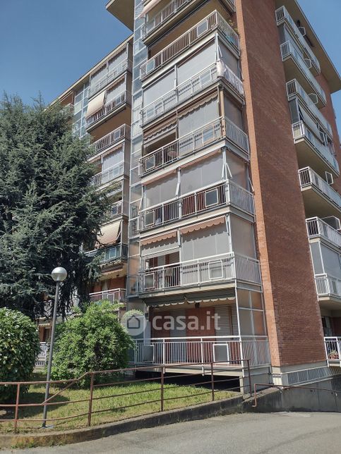Box/posto auto in residenziale in Via G. Amati 90