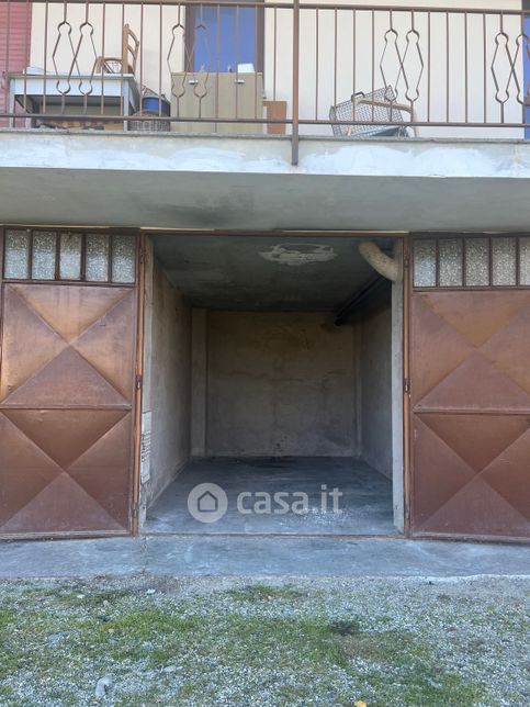 Garage/posto auto in residenziale in Via San Toja 22