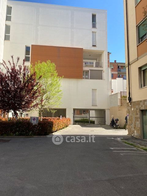 Box/posto auto in residenziale in Via Nino Oxilia
