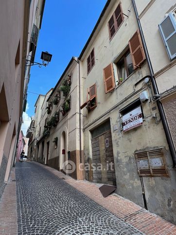 Box/posto auto in residenziale in Via del Sacramento 27