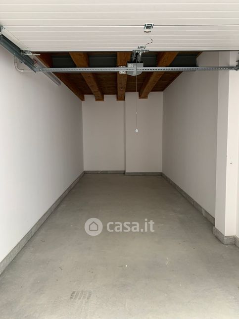 Garage/posto auto in residenziale in Via Umberto I 4