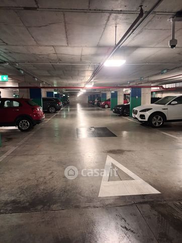Box/posto auto in residenziale in Via Madonna della Tosse 9