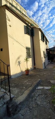 Casa indipendente in residenziale in Via Caderiva 18