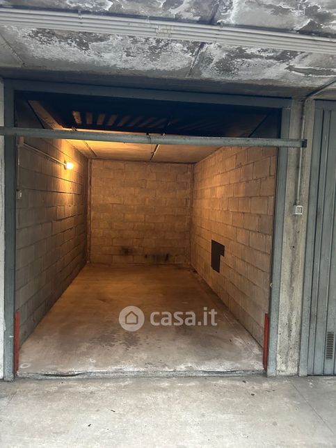 Garage/posto auto in residenziale in Via Montello 13