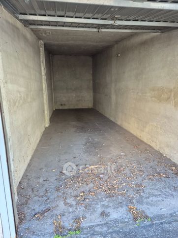Box/posto auto in residenziale in Via Mario Balustra 3