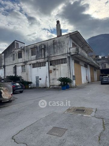 Capannone in commerciale in Via Santacroce 45