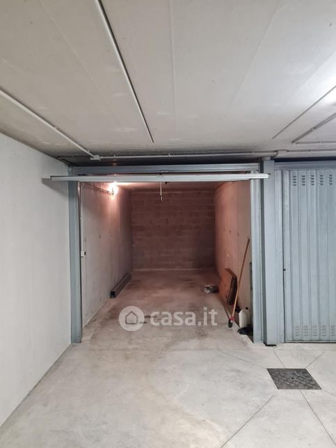 Garage/posto auto in residenziale in Via Jan Palach 16