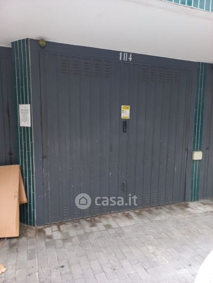 Box/posto auto in residenziale in Via Derganino 29