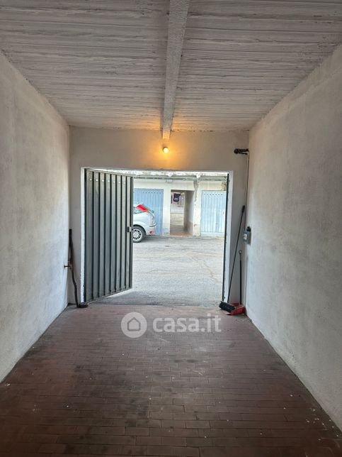 Garage/posto auto in residenziale in Via Marco Roncioni 111