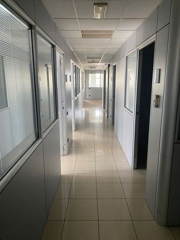 Ufficio in commerciale in 