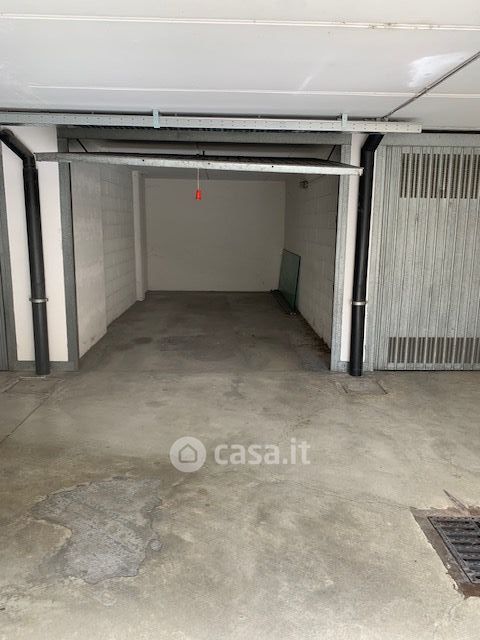 Garage/posto auto in residenziale in Via Gerolamo Borgazzi 28