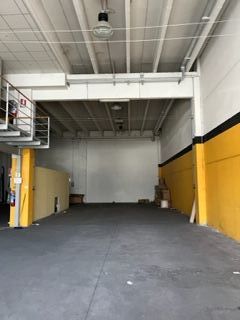 Capannone in commerciale in Via Ernesto Sestan