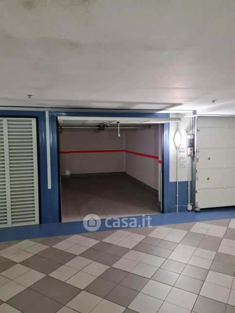 Garage/posto auto in residenziale in Via San Calocero 10