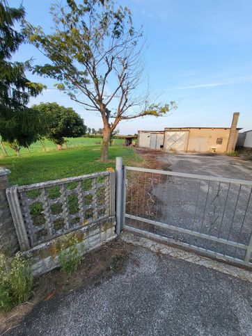Casa indipendente in residenziale in Via del Parco