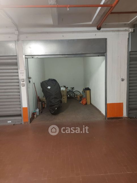 Garage/posto auto in residenziale in Corso Sempione 95