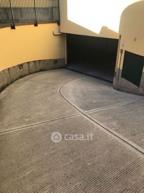 Garage/posto auto in residenziale in Via quinto romano 9