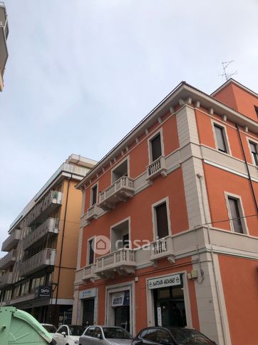 Ufficio in commerciale in Via Ravenna 10