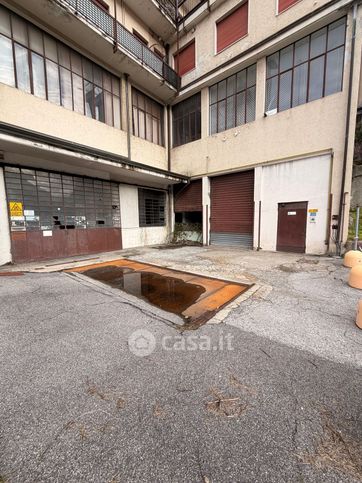 Capannone in commerciale in Via Madonnina