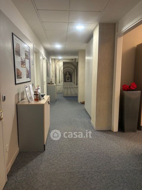 Ufficio in commerciale in gian galeazzo adiacente