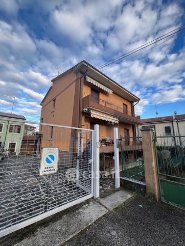 Casa indipendente in residenziale in Via Sarca 66