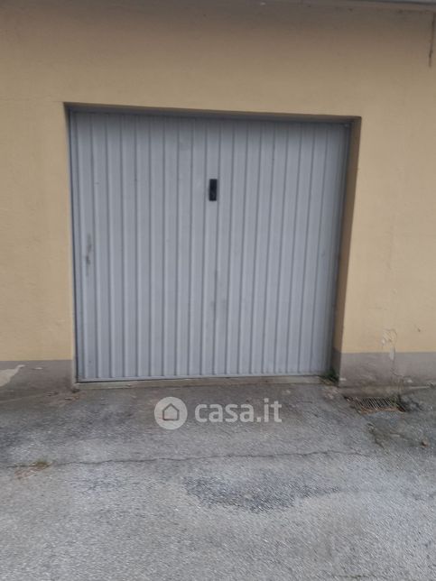 Box/posto auto in residenziale in Via alla Vittoria 44