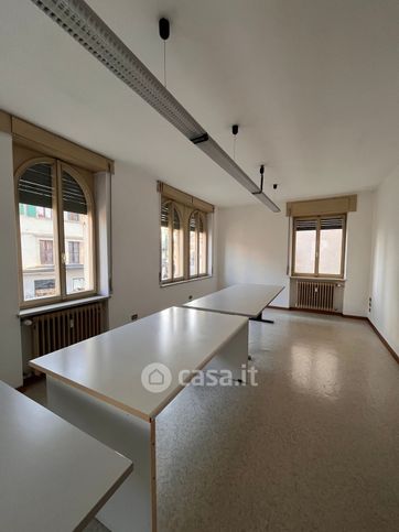 Ufficio in commerciale in Via Monte Cauriol 1