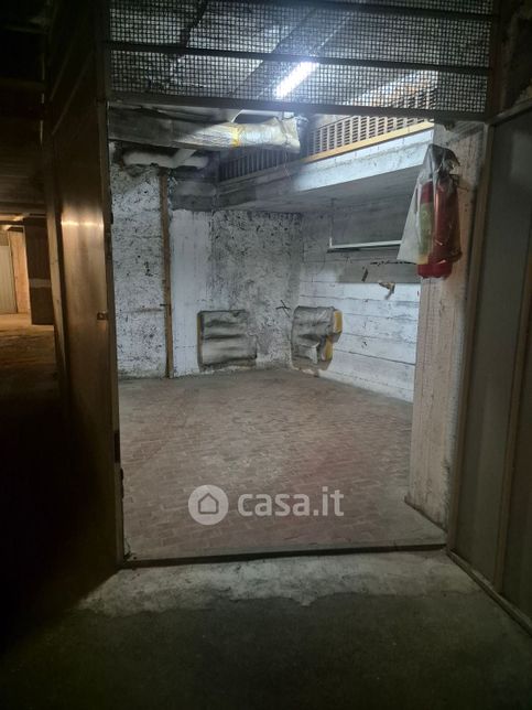 Garage/posto auto in residenziale in Via Ferdinando Acton