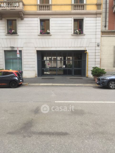 Garage/posto auto in residenziale in Via Vincenzo Monti 41