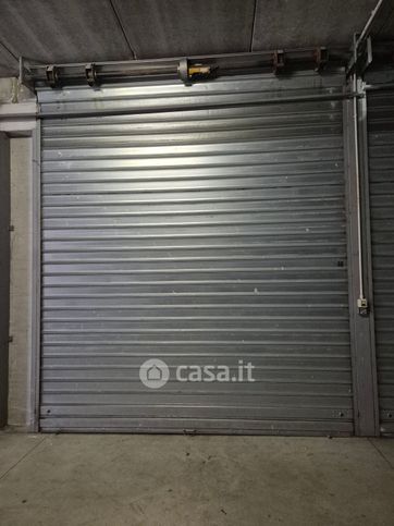 Box/posto auto in residenziale in Via Gaetano Donizetti 53
