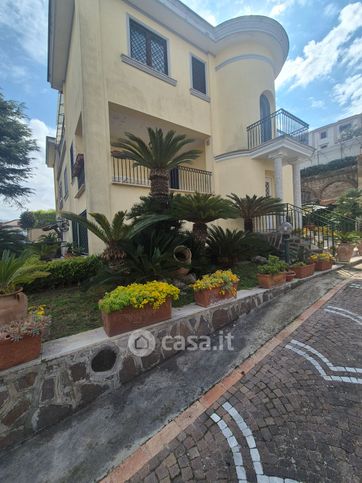 Casa bi/trifamiliare in residenziale in Via Don Giustino M. Russolillo